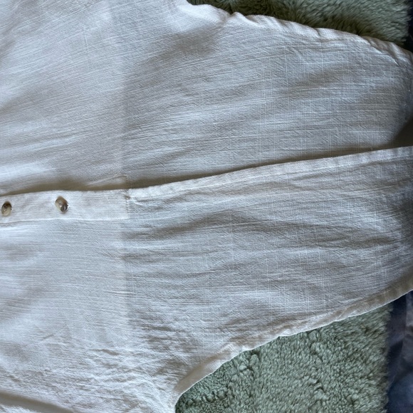 White blouse. Feels and looks like linen. - Picture 4 of 9